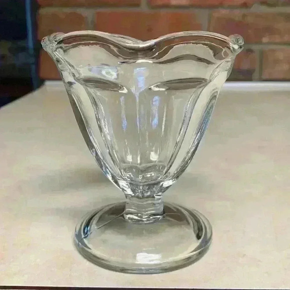 4 Anchor Hocking Clear Pressed Glass Low Sherbet  Pattern:  Fountainware Clear - Picture 3 of 6